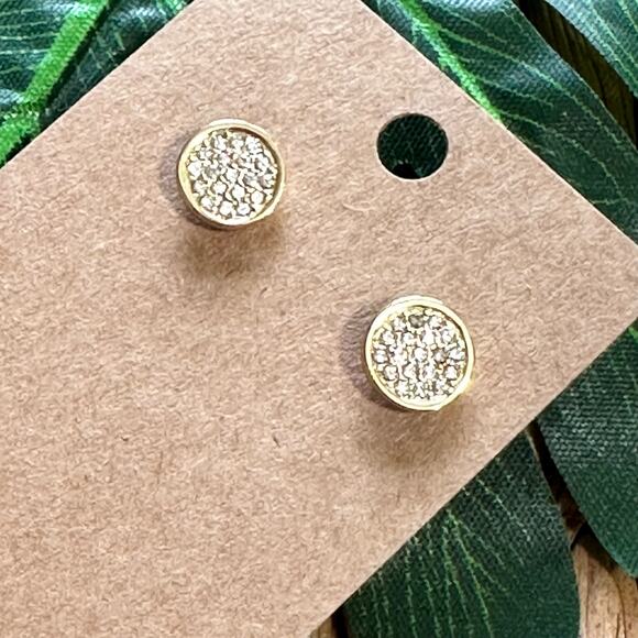 BOGO FREE CRYSTAL STUD EARRINGS LB - Picture 1 of 4